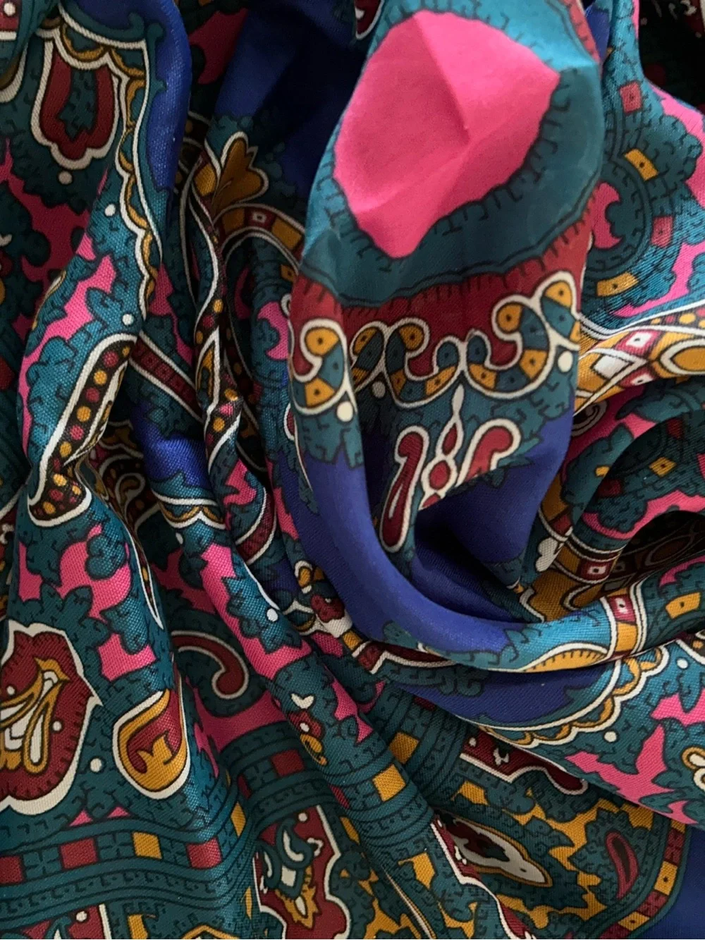 Blue Multicolor Paisley Silk 🧣 Scarf 30“ x 30“ made in Italy
